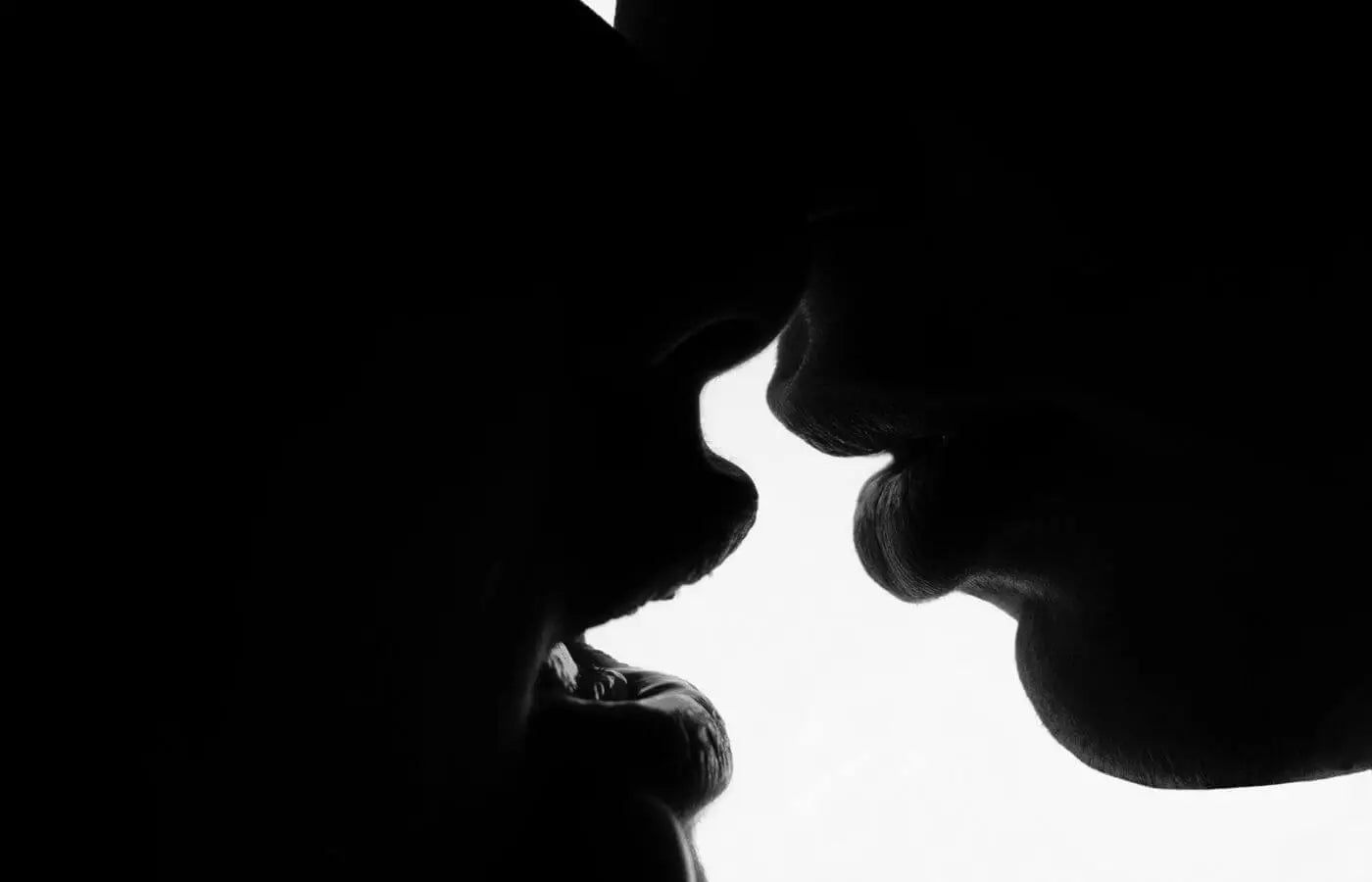 ombre de la bouche d'un homme et d'une femme